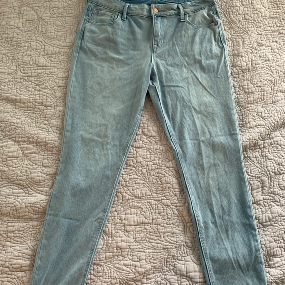Light wash, super soft, jeggings - Picture 2 of 4